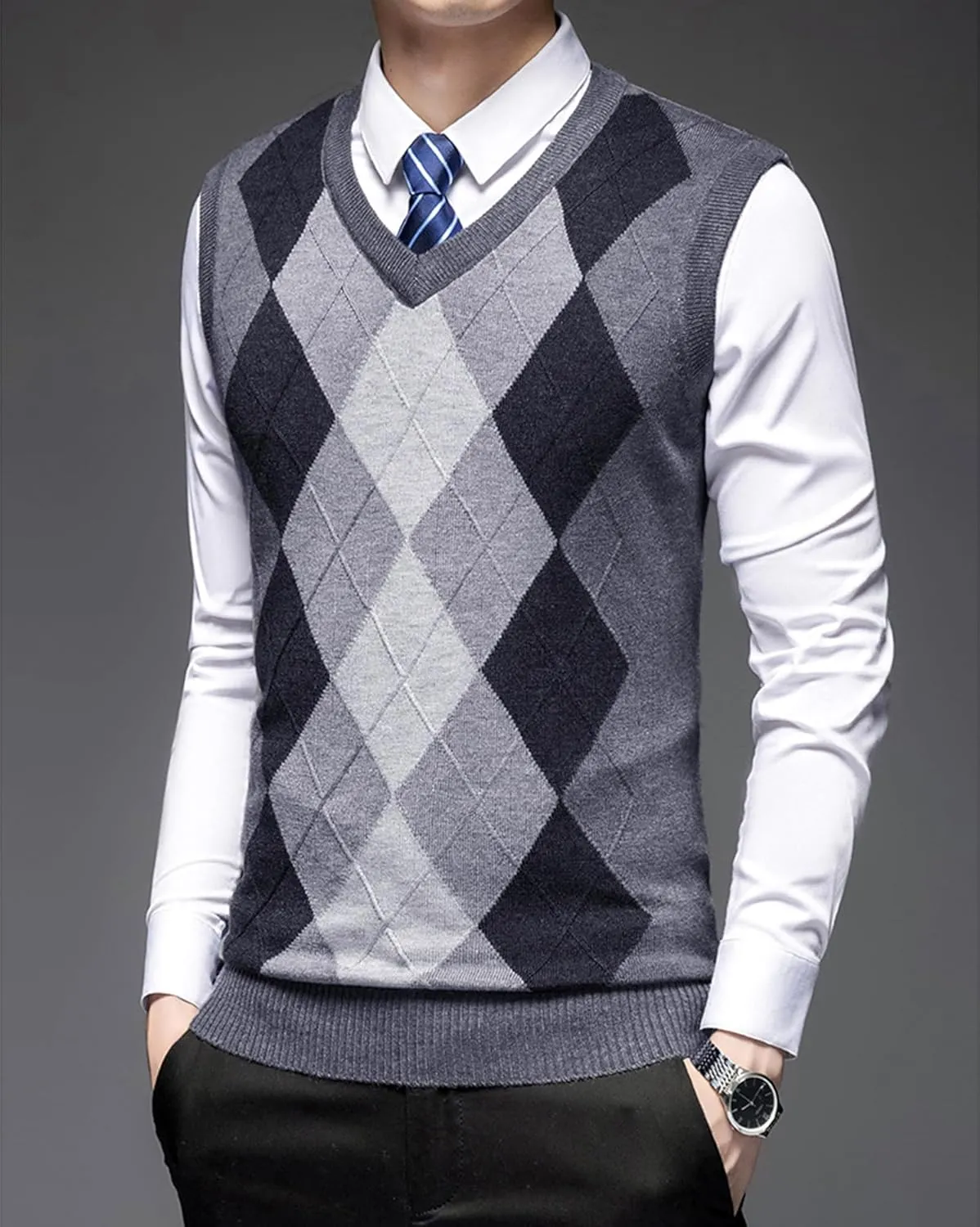 Men's Argyle Vest Sweater Wool Blend V-Neck Relaxed Fit Cable Knit Sleeveless Pullover Sweater