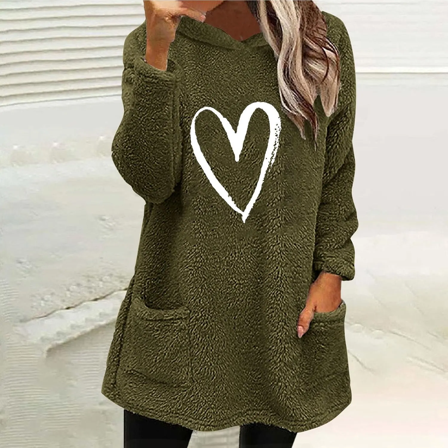 Womens Heart Graphic Pullover Hoodie Casual Long Sleeve Sweatshirt Kangaroo Pocket Warm Hoodie Fall Winter Fashion