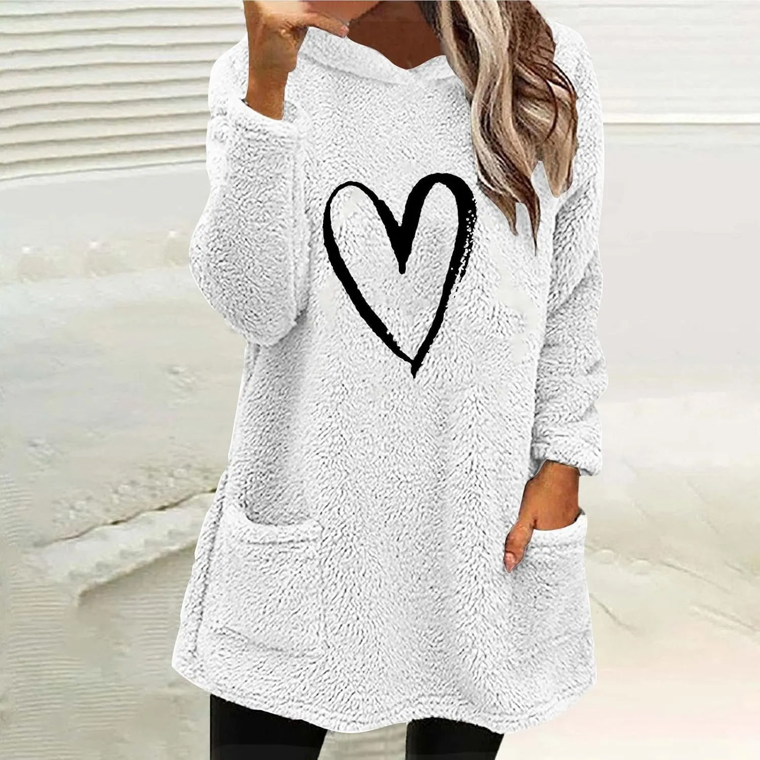 Women’s Heart Graphic Pullover Hoodie Casual Long Sleeve Sweatshirt Kangaroo Pocket Warm Hoodie Fall Winter Fashion
