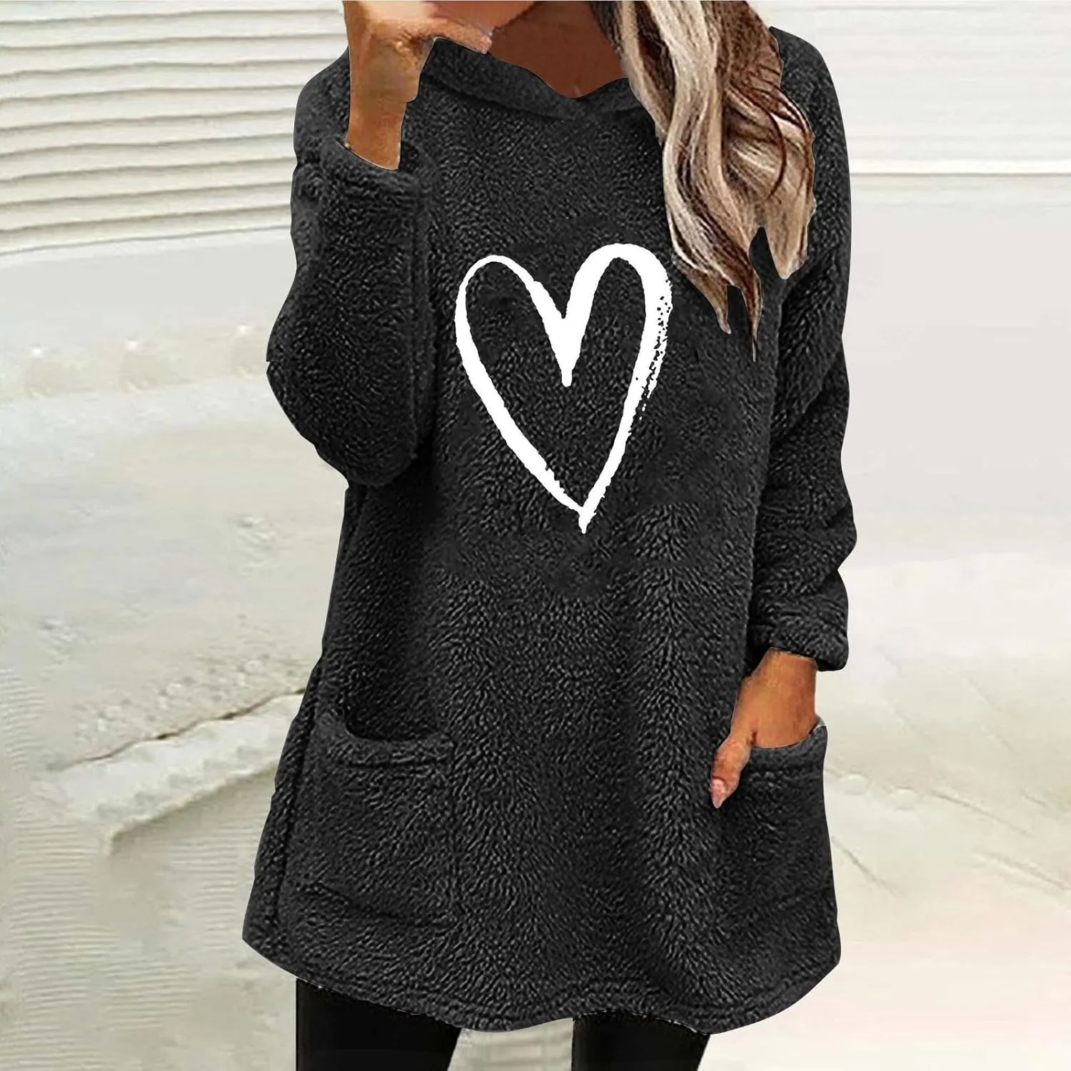 Women’s Heart Graphic Pullover Hoodie Casual Long Sleeve Sweatshirt Kangaroo Pocket Warm Hoodie Fall Winter Fashion